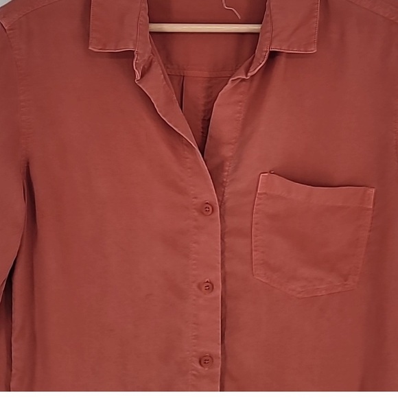 Anthropologie Cloth & Stone Coral Button Down Blouse With Frayed Hem Size Large - Picture 2 of 11